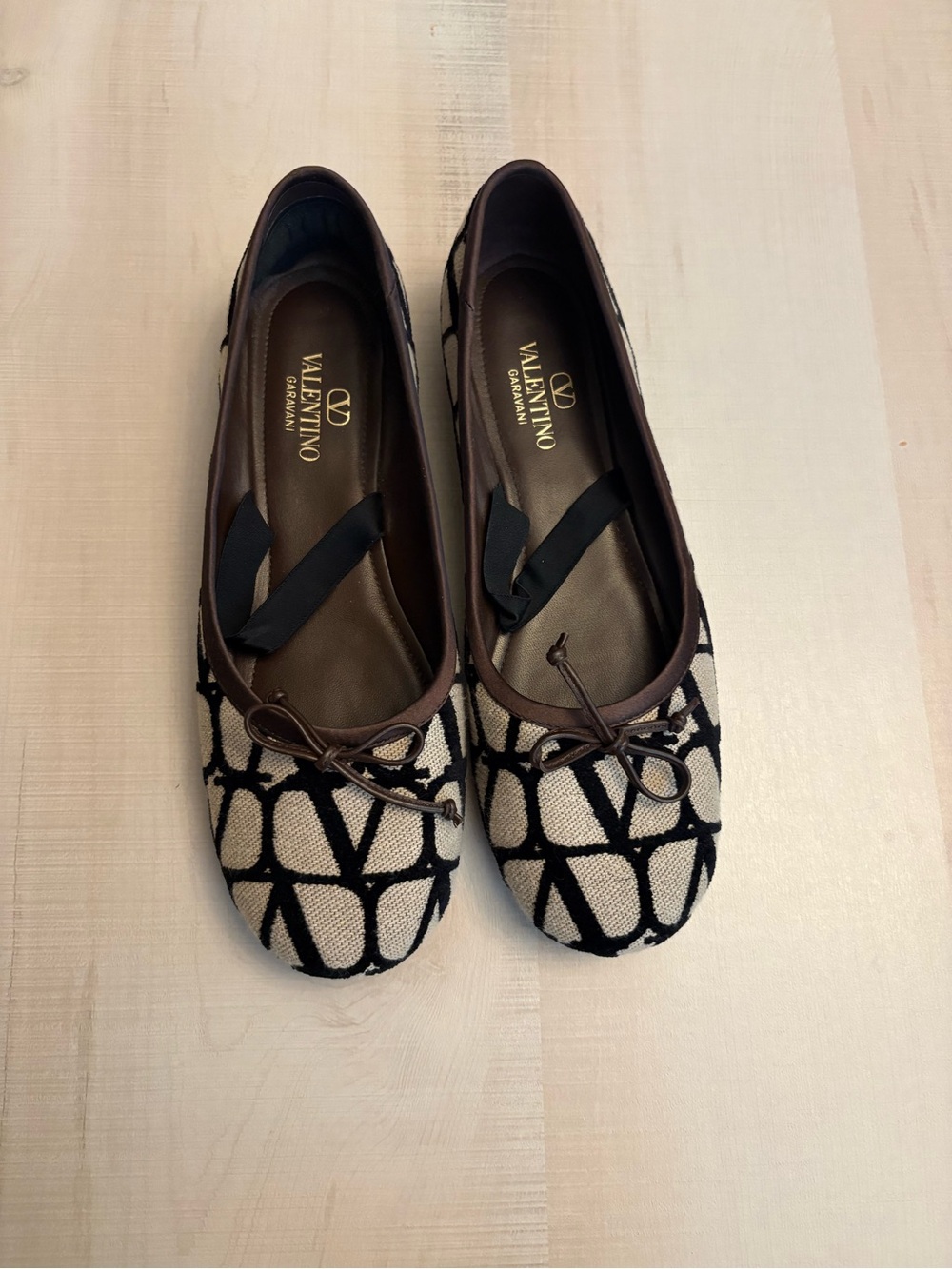 VALENTINO GARAVANI
Toile Iconographe Ballet Flats 10 40.5